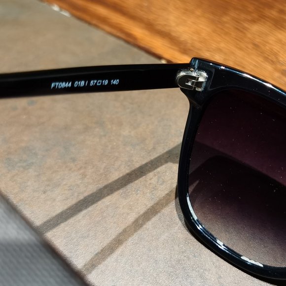 ?Tom Ford FT0844 01B ? SHINY BLACK Sunglasses main image 4